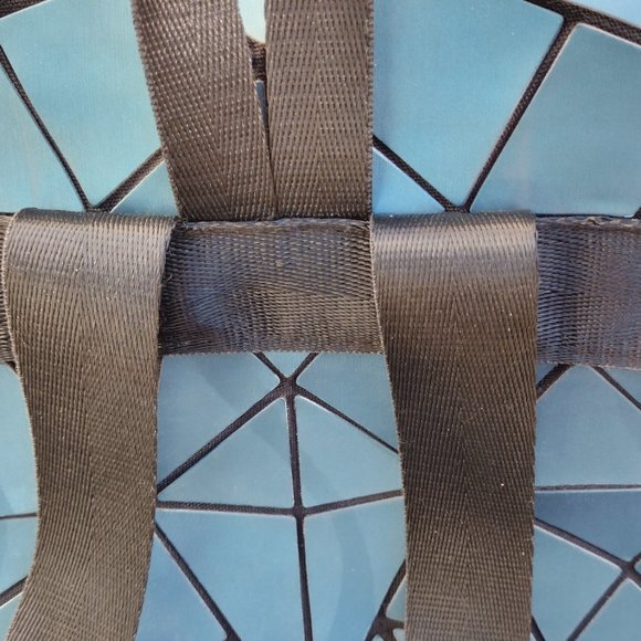 2 DAYS Sale: Women backpack with geometric design with adjustable straps and dra - Picture 3 of 3